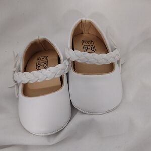 EUC White Baby Girl First Walkers with Braided Strap Size 0-6 Month